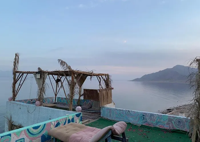 Salt Water Camp مكان تخييم